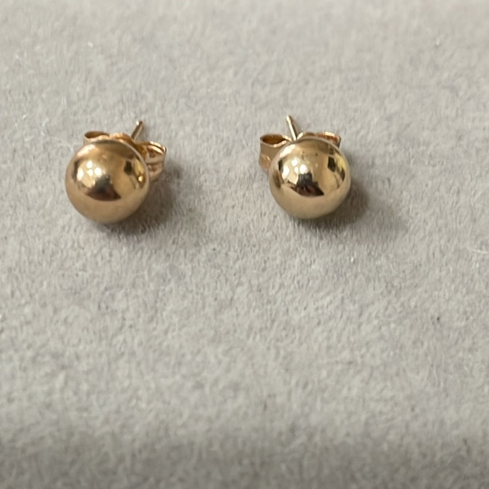 14K Yellow Gold Ball Post Earrings comes in a Gift Box⭐️